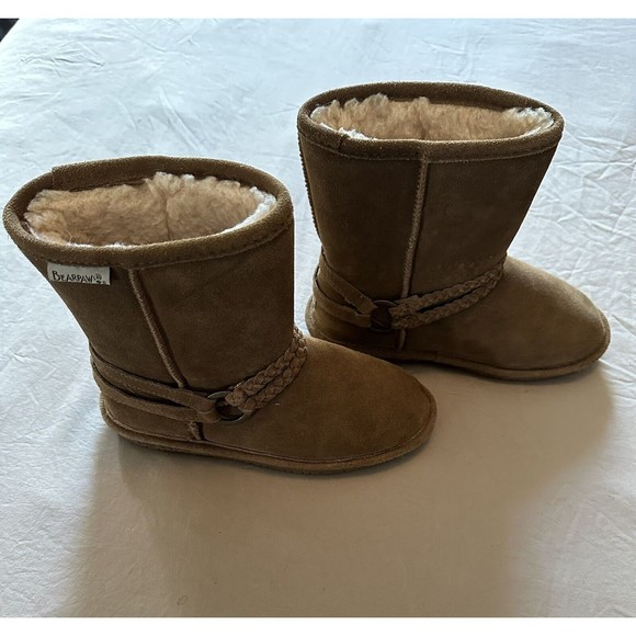 Suede Bearpaws booties size 3 kids/big kids In Color Tan - Picture 3 of 5